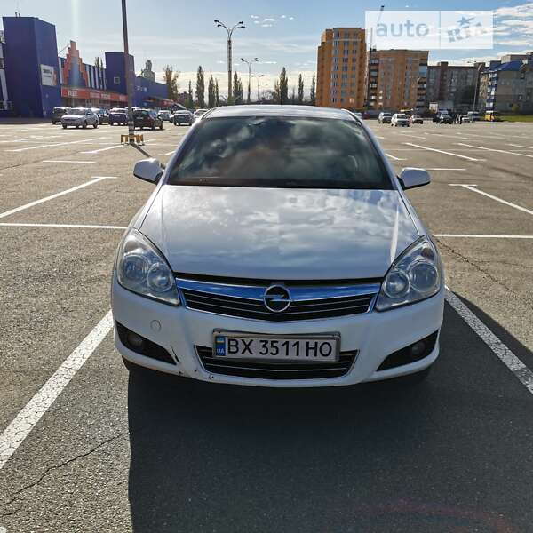 Седан Opel Astra 2012 в Каменец-Подольском