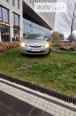 Универсал Opel Astra 2011 в Новояворовске