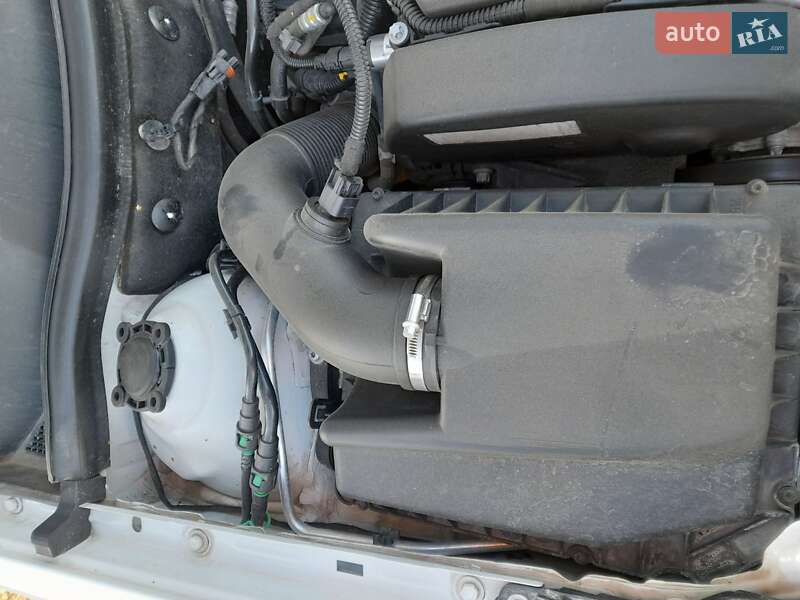 Седан Opel Astra 2013 в Ромнах