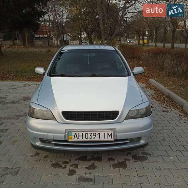 Седан Opel Astra 2004 в Чернівцях