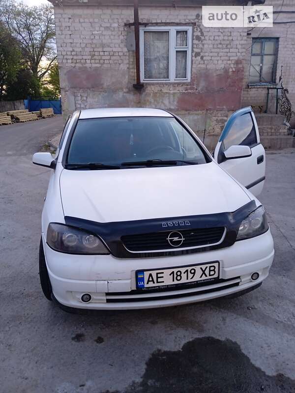 Седан Opel Astra 2001 в Петрове