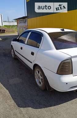 Седан Opel Astra 2001 в Петрове