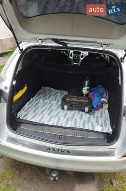 Универсал Opel Astra 2011 в 