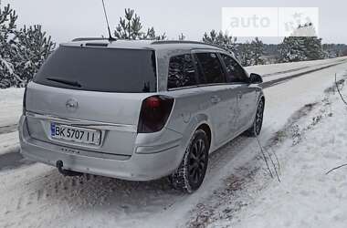 Універсал Opel Astra 2010 в Сарнах