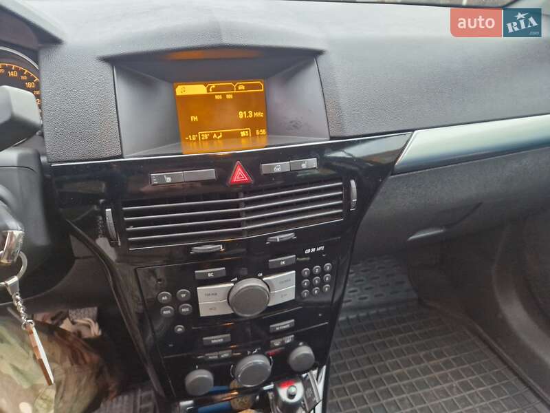 Универсал Opel Astra 2009 в Зачепиловке