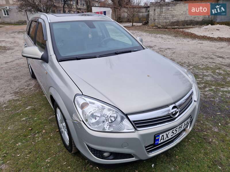 Универсал Opel Astra 2009 в Зачепиловке