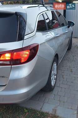 Универсал Opel Astra 2018 в Знаменке