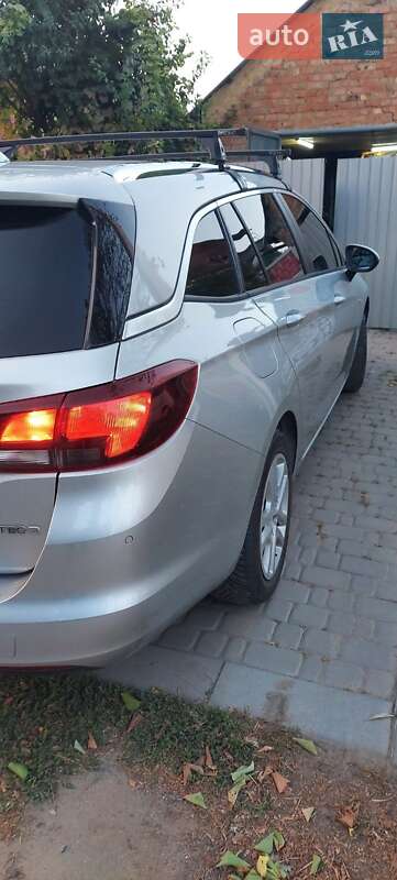 Универсал Opel Astra 2018 в Знаменке