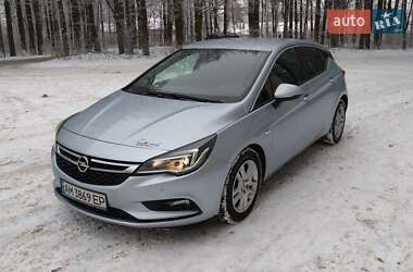 Хэтчбек Opel Astra 2015 в 
