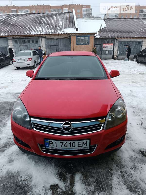 Хэтчбек Opel Astra 2013 в Полтаве