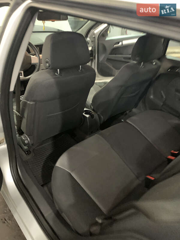 Універсал Opel Astra 2009 в Луцьку