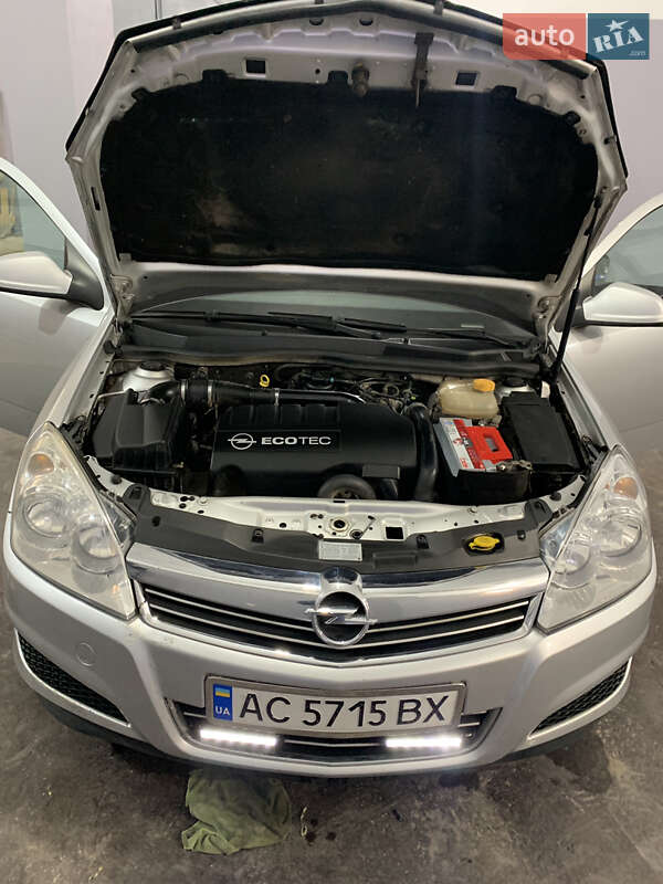 Універсал Opel Astra 2009 в Луцьку