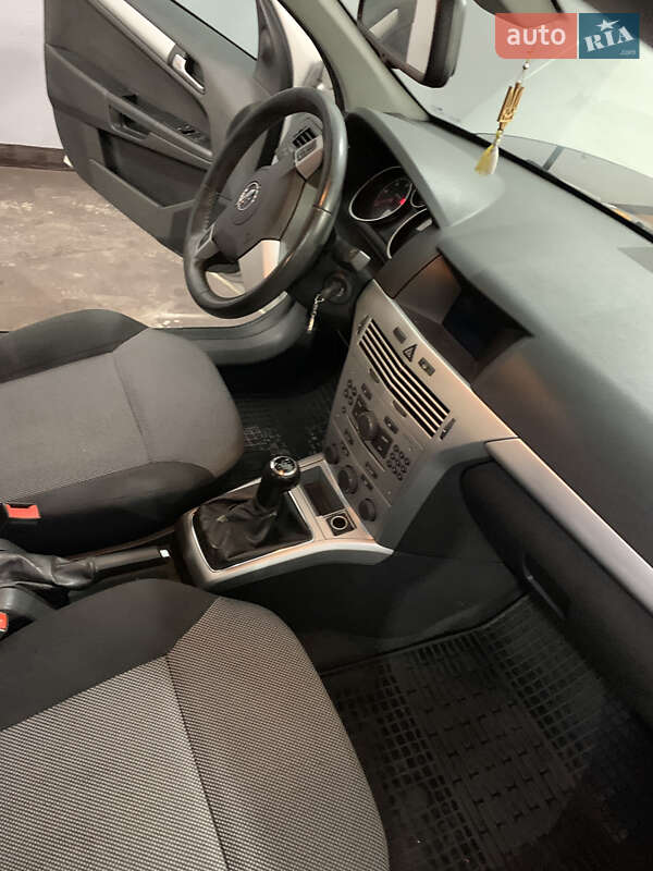 Універсал Opel Astra 2009 в Луцьку