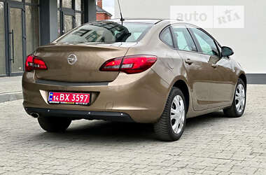 Седан Opel Astra 2013 в Львове