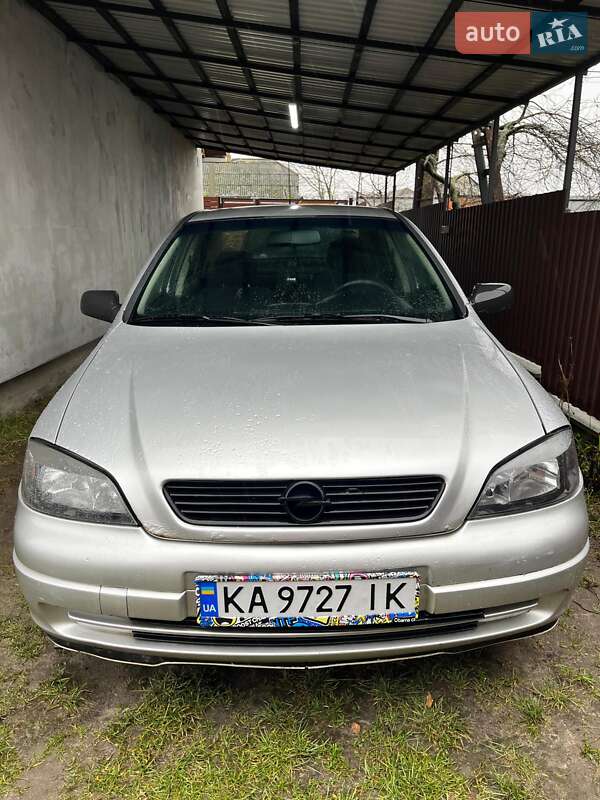 Седан Opel Astra 2005 в 