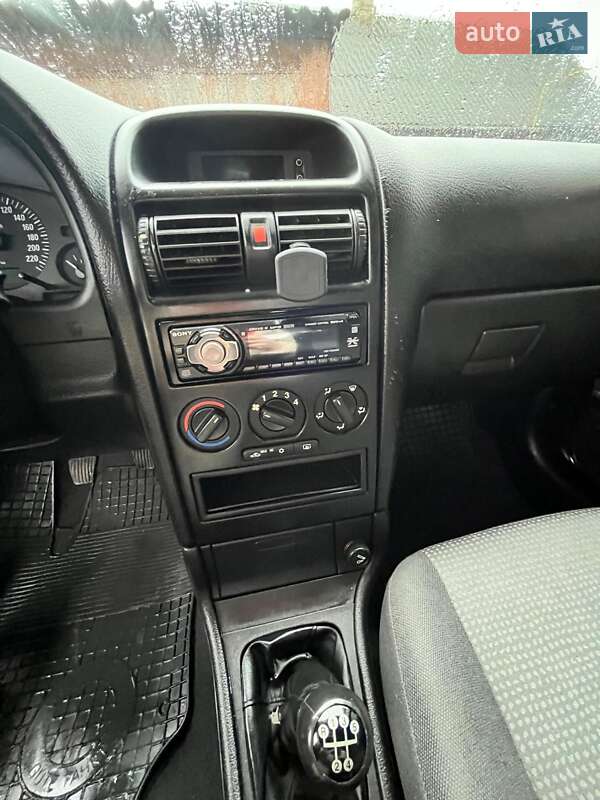 Седан Opel Astra 2005 в Турийске