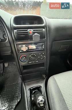 Седан Opel Astra 2005 в 