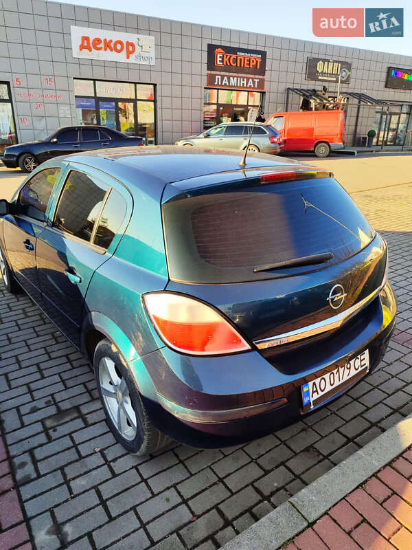 Хэтчбек Opel Astra 2006 в Мукачево