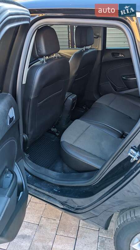 Універсал Opel Astra 2011 в Ужгороді