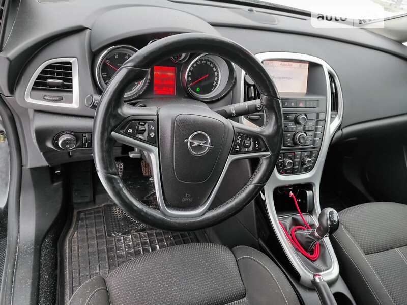 Універсал Opel Astra 2013 в Полтаві