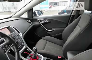 Універсал Opel Astra 2013 в Полтаві