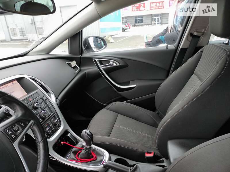 Універсал Opel Astra 2013 в Полтаві