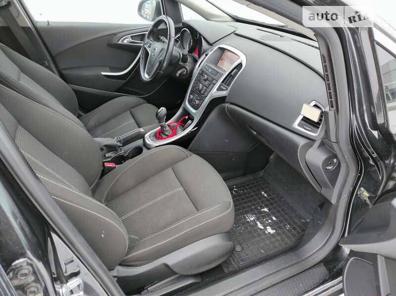 Універсал Opel Astra 2013 в Полтаві