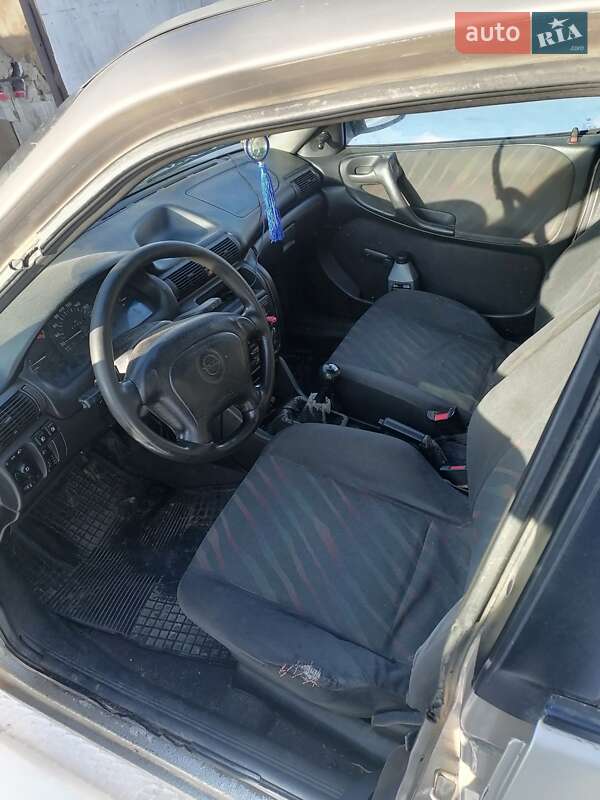 Универсал Opel Astra 1997 в Глухове