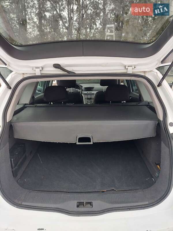 Универсал Opel Astra 2009 в Тячеве
