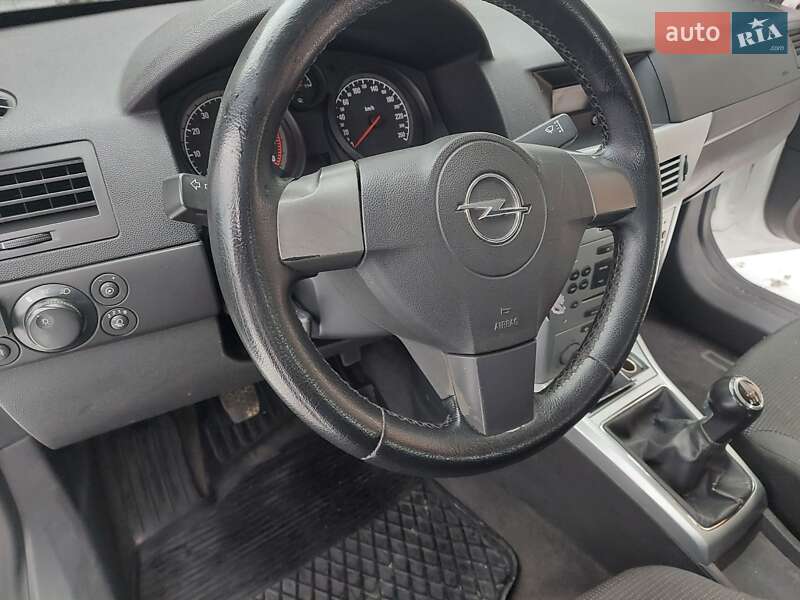 Универсал Opel Astra 2009 в Тячеве