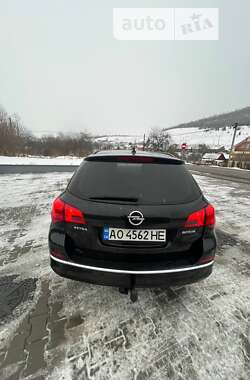 Универсал Opel Astra 2013 в Воловце