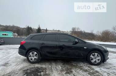 Универсал Opel Astra 2013 в Воловце