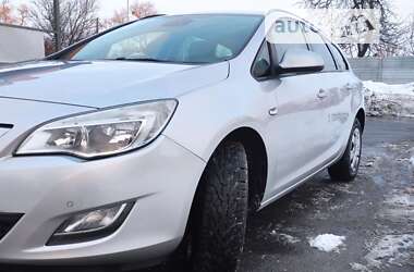 Универсал Opel Astra 2011 в Чернигове