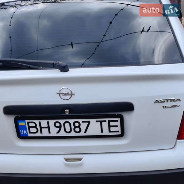 Хэтчбек Opel Astra 1998 в Раздельной