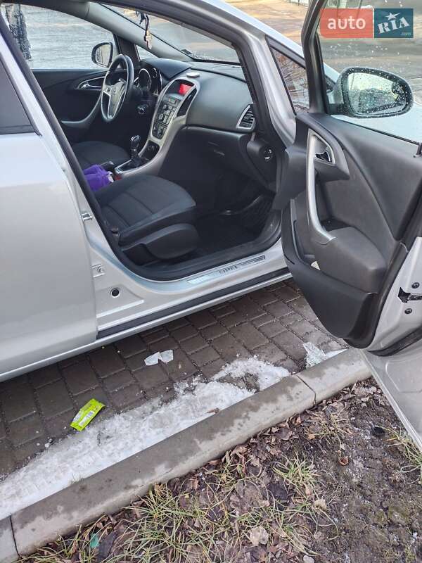 Универсал Opel Astra 2011 в Маньковке