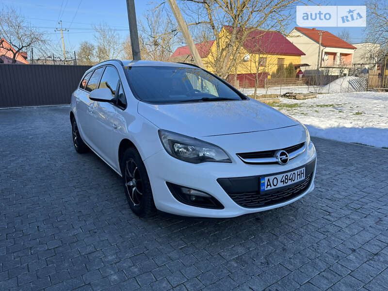Универсал Opel Astra 2015 в Хусте