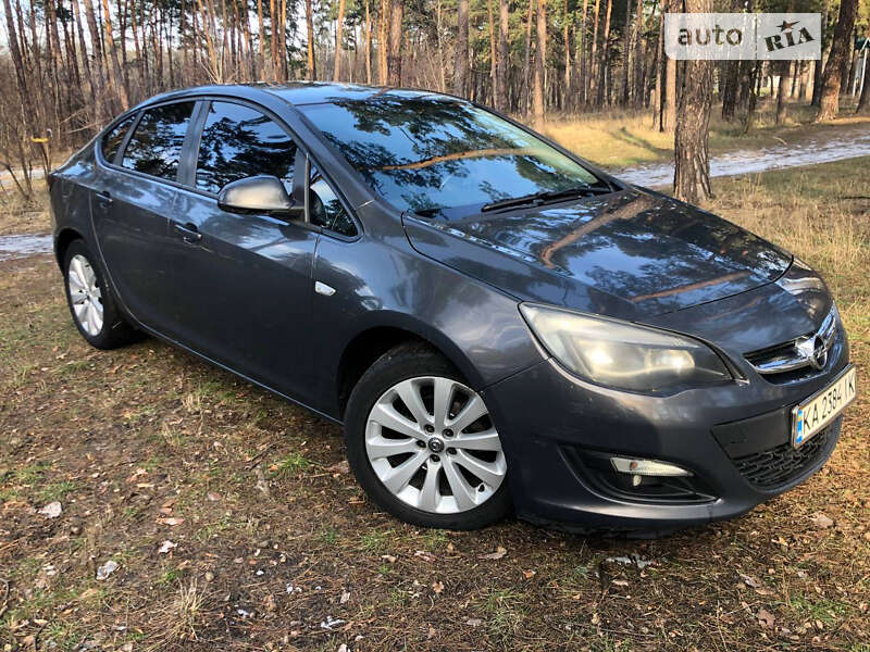Седан Opel Astra 2015 в Киеве