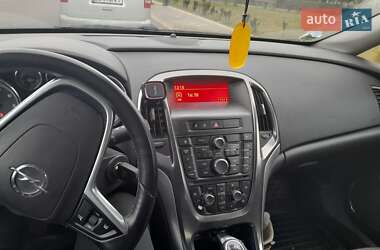 Хэтчбек Opel Astra 2012 в 