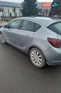 Opel Astra 2012