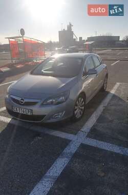 Хэтчбек Opel Astra 2012 в 