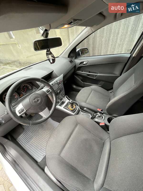 Универсал Opel Astra 2009 в Ужгороде