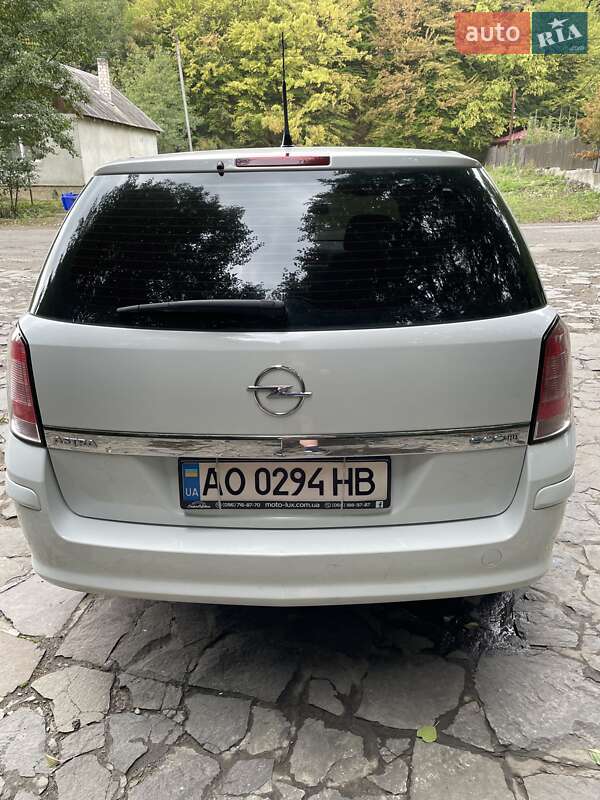 Универсал Opel Astra 2009 в Ужгороде