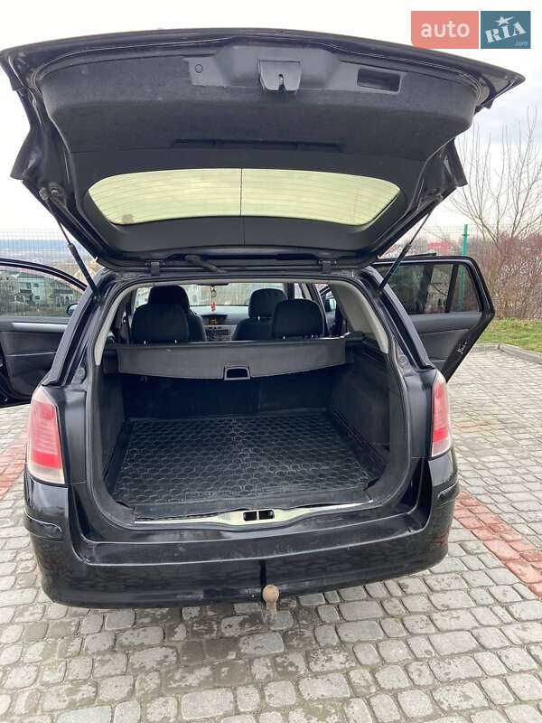 Універсал Opel Astra 2006 в Золочеві