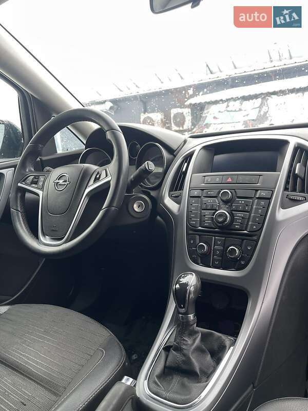 Універсал Opel Astra 2014 в Тячеві