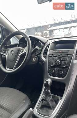 Универсал Opel Astra 2014 в Тячеве