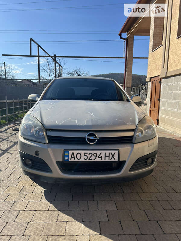 Седан Opel Astra 2005 в Мукачево