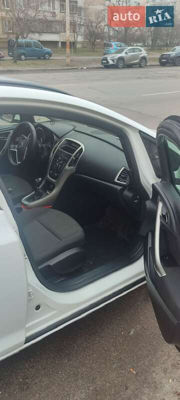 Универсал Opel Astra 2012 в Киеве