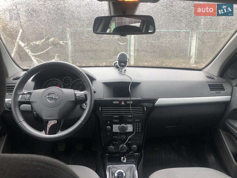 Универсал Opel Astra 2010 в Киеве