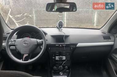 Универсал Opel Astra 2010 в 