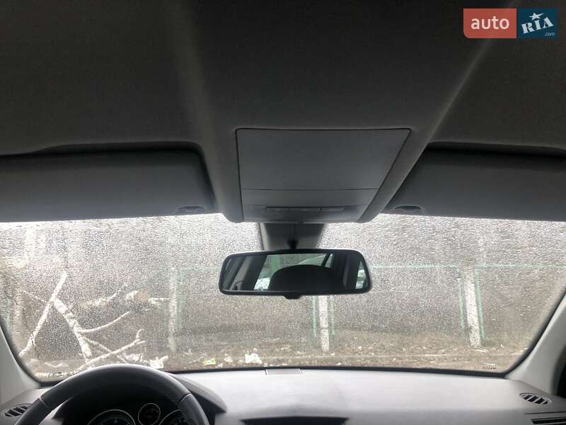 Универсал Opel Astra 2010 в Киеве